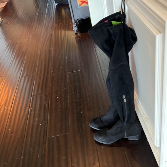 Catherine Malandrino above the keen Boots - Picture 2 of 3